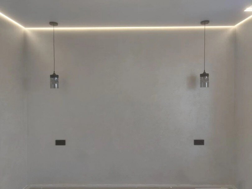 Примеры отделки стен мокрым шелком

 
