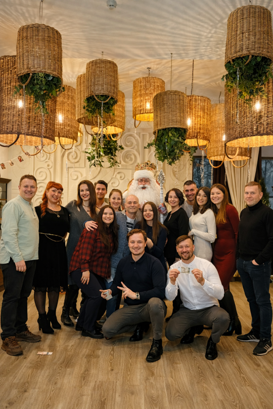 Мы не только производство на площади более 4000м2, но и учебный центр для дилеров, мастеров декораторов. Курсы для мастеров в разделе Обучение
